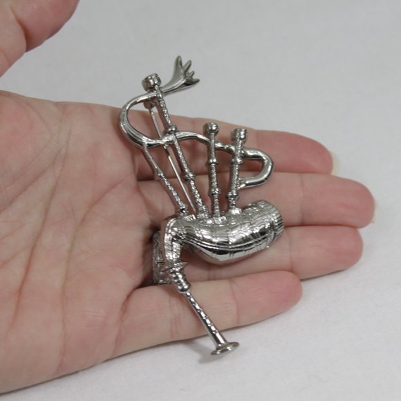 New Pewter Bagpipe Kilt Scarf Pin Brooch Imported From Scotland - Picture 2 of 6